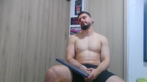 Aaron kwok online show from 11-08-25, 03:39