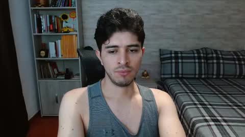 Snapshot of aaron_paul_ chatting on 11-05-25, 07:47 Aaron online show from 11-05-25, 07:47