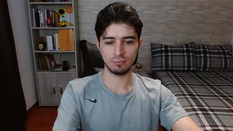 Snapshot of aaron_paul_ chatting on 11-12-25, 05:35 Aaron online show from 11-12-25, 05:35