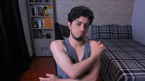 Snapshot of aaron_paul_ chatting on 12-16-25, 11:43 Aaron online show from 12-16-25, 11:43