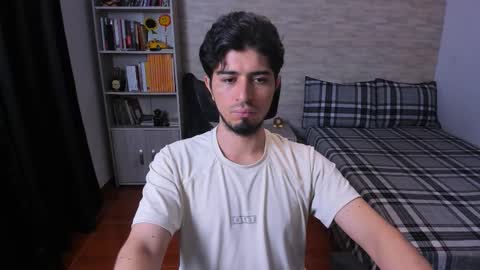 Snapshot of aaron_paul_ chatting on 12-17-25, 11:33 Aaron online show from 12-17-25, 11:33