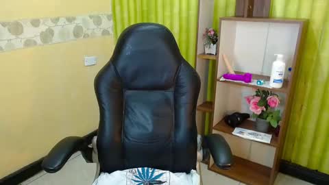 im NiallDun online show from 12-14-24, 10:34