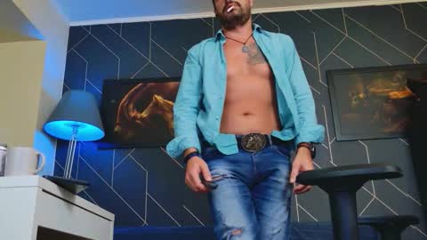 Snapshot of aaronbomer chatting on 09-18-25, 07:16 Aaron online show from 09-18-25, 07:16