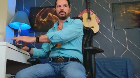 Snapshot of aaronbomer chatting on 09-20-25, 07:09 Aaron online show from 09-20-25, 07:09