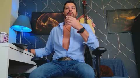 Snapshot of aaronbomer chatting on 10-02-25, 08:27 Aaron online show from 10-02-25, 08:27