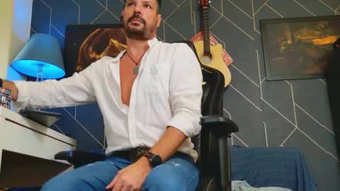 Snapshot of aaronbomer chatting on 10-11-25, 12:15 Aaron online show from 10-11-25, 12:15