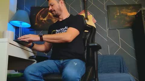 Snapshot of aaronbomer chatting on 10-14-25, 06:25 Aaron online show from 10-14-25, 06:25