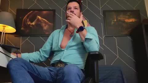 Snapshot of aaronbomer chatting on 11-05-25, 05:07 Aaron online show from 11-05-25, 05:07