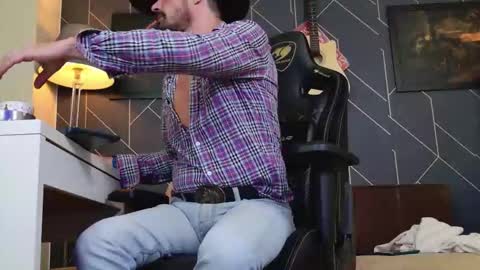 Snapshot of aaronbomer chatting on 12-13-25, 07:53 Aaron online show from 12-13-25, 07:53