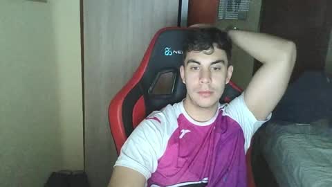 Snapshot of aaronlavine chatting on 05-29-26, 04:27 aaronlavine online show from 05-29-26, 04:27