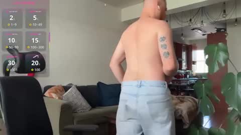 Snapshot of aaronstone_ chatting on 10-31-25, 09:54 Scrufffypup online show from 10-31-25, 09:54