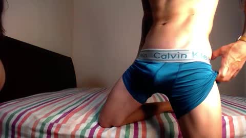 Snapshot of aaronyperla chatting on 12-15-25, 10:03 Aaron y Perla online show from 12-15-25, 10:03