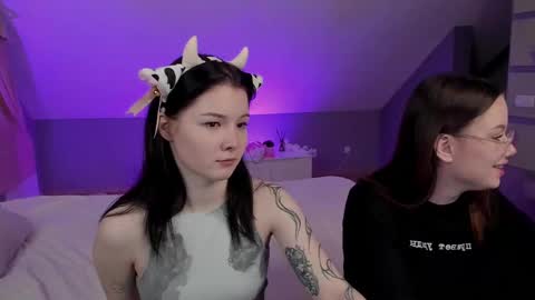 Snapshot of aataraxx chatting on 02-16-25, 02:54 Fiona and Harry online show from 02-16-25, 02:54