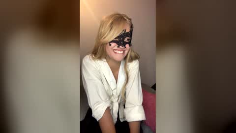 Snapshot of ab_mar chatting on 04-09-26, 04:23 Luna Maria online show from 04-09-26, 04:23