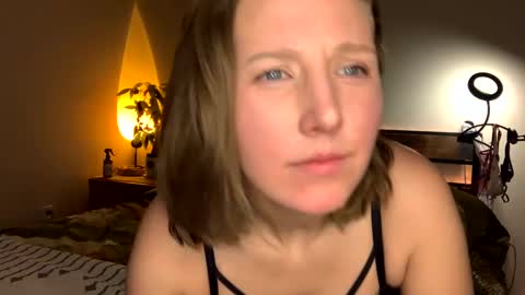 Snapshot of abbienextdoor chatting on 01-12-25, 10:01 Abbie online show from 01-12-25, 10:01