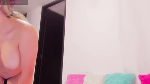 Snapshot of abbyh chatting on 01-09-25, 05:13 abbyh online show from 01-09-25, 05:13