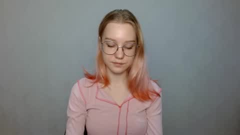 Snapshot of abbymoore__ chatting on 12-22-24, 09:55 Abby Lovense is active online show from 12-22-24, 09:55