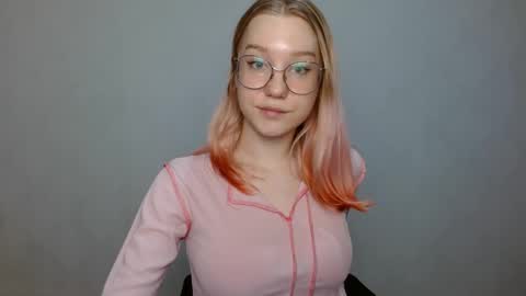 Snapshot of abbymoore__ chatting on 12-22-24, 01:00 Abby Lovense is active online show from 12-22-24, 01:00