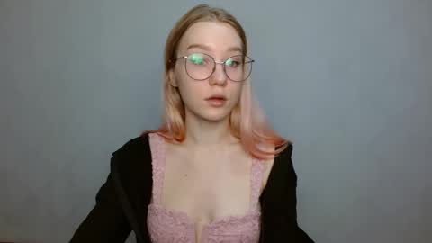 Snapshot of abbymoore__ chatting on 01-04-25, 09:21 Abby Lovense is active online show from 01-04-25, 09:21