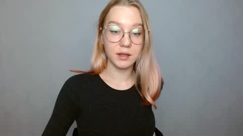 Snapshot of abbymoore__ chatting on 01-05-25, 12:10 Abby Lovense is active online show from 01-05-25, 12:10