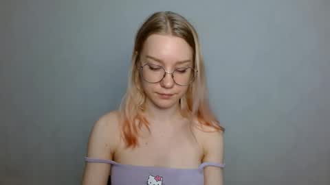 Snapshot of abbymoore__ chatting on 01-24-25, 12:20 Abby Lovense is active online show from 01-24-25, 12:20