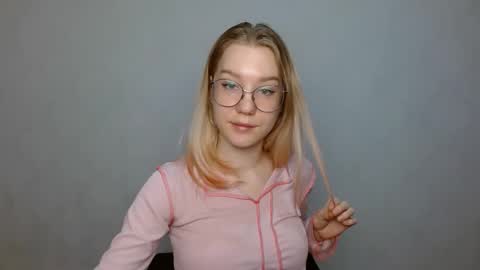 Snapshot of abbymoore__ chatting on 01-29-25, 12:13 Abby Lovense is active online show from 01-29-25, 12:13