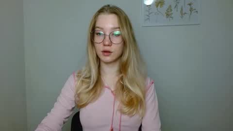 Snapshot of abbymoore__ chatting on 09-28-25, 08:42 Abby Lovense is active online show from 09-28-25, 08:42