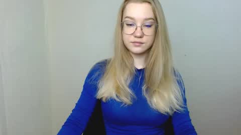 Abby Lovense is active online show from 04-20-26, 10:40