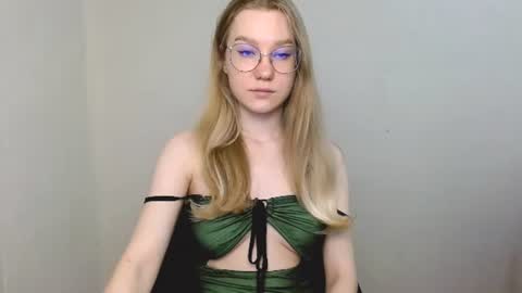 Snapshot of abbymoore__ chatting on 06-24-26, 10:14 Abby Lovense is active online show from 06-24-26, 10:14