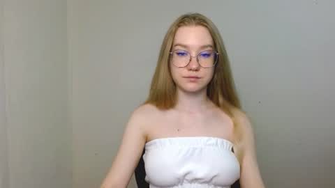 Snapshot of abbymoore__ chatting on 07-04-26, 09:04 Abby Lovense is active online show from 07-04-26, 09:04