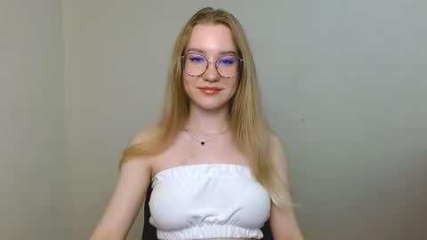 Snapshot of abbymoore__ chatting on 07-13-26, 11:35 Abby Lovense is active online show from 07-13-26, 11:35