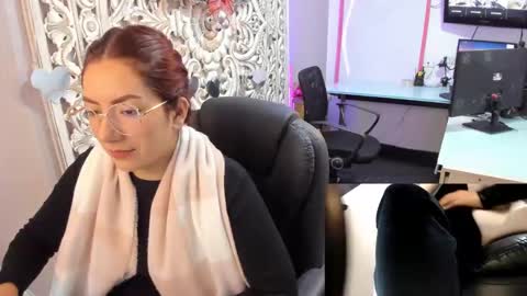 Snapshot of abbystones chatting on 12-22-24, 03:55 Abby Stones online show from 12-22-24, 03:55