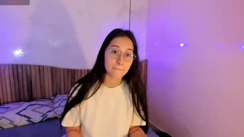 Snapshot of abbysweet1_ chatting on 07-19-26, 06:33 Abigail online show from 07-19-26, 06:33