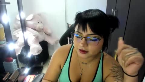 Snapshot of abbyxlee chatting on 12-23-24, 07:28     online show from 12-23-24, 07:28
