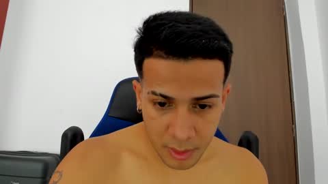 Independence model AbelAsburgo online show from 12-18-24, 06:03