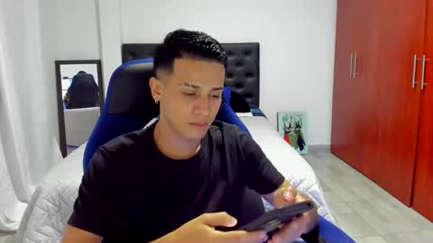 Independence model AbelAsburgo online show from 12-21-24, 02:30