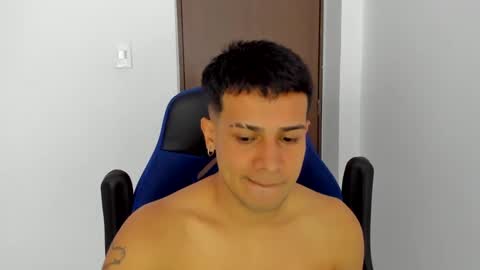 Independence model AbelAsburgo online show from 01-04-25, 09:52