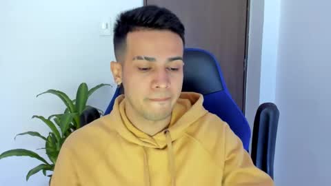 Independence model AbelAsburgo online show from 03-10-25, 11:32