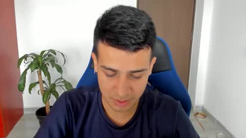 Independence model AbelAsburgo online show from 10-17-25, 07:16