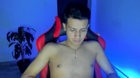 Independence model AbelAsburgo online show from 12-19-25, 07:04