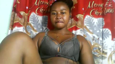 Snapshot of abella677022 chatting on 06-07-26, 05:44 abella677022 online show from 06-07-26, 05:44