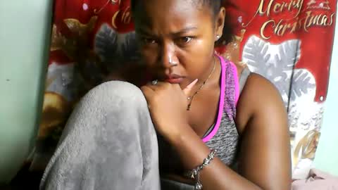 Snapshot of abella677022 chatting on 06-08-26, 04:35 abella677022 online show from 06-08-26, 04:35