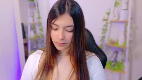 Snapshot of abella_ruiz chatting on 05-13-26, 10:17 Abella Ruiz online show from 05-13-26, 10:17