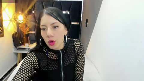 Abril Fox online show from 04-17-26, 09:40