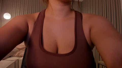 abril online show from 05-19-26, 03:02