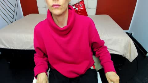 Snapshot of abrillee1 chatting on 12-27-24, 07:46 ABRIL online show from 12-27-24, 07:46