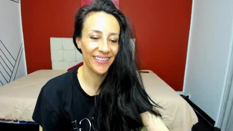 Snapshot of abrillee1 chatting on 12-29-24, 08:00 ABRIL online show from 12-29-24, 08:00