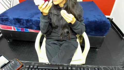 Snapshot of abrillee1 chatting on 01-09-25, 07:18 ABRIL online show from 01-09-25, 07:18