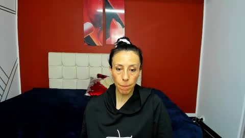 Snapshot of abrillee1 chatting on 01-12-25, 12:49 ABRIL online show from 01-12-25, 12:49