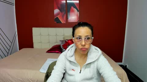 Snapshot of abrillee1 chatting on 01-29-25, 07:22 ABRIL online show from 01-29-25, 07:22